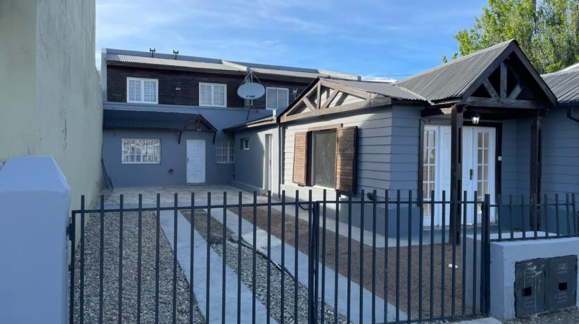 ¡Casa + Dúplex al fondo! Ideal para inversión o uso familiar en Calle Richieri