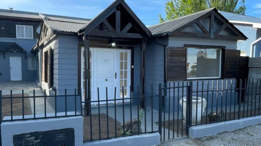 ¡Casa + Dúplex al fondo! Ideal para inversión o uso familiar en Calle Richieri